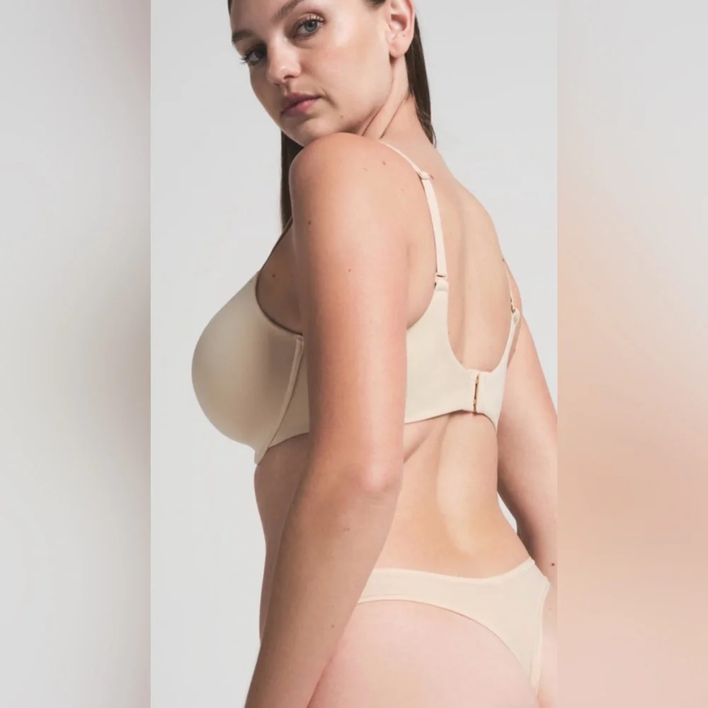 SKIMS Fits Everybody T-Shirt Bra 32C 32D NWT Sand Color